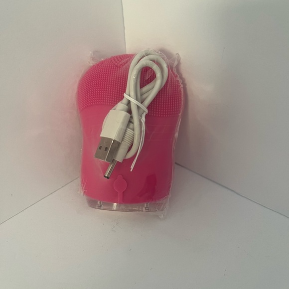 Beyond Belief FDB-802 Handheld Silicone Vibrating Electric Deep Cleansing Brush - Picture 2 of 3